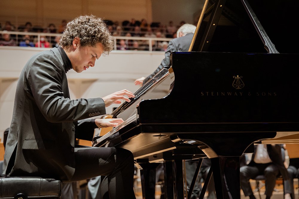 Förderpreisträger Nikola Meeuwsen am Klavier im Konzerthaus Dortmund