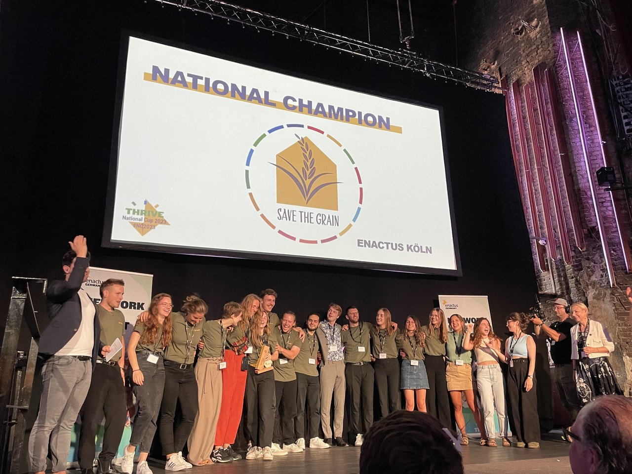 Das Team Enactus Köln gewinnt den National-Champion-Award