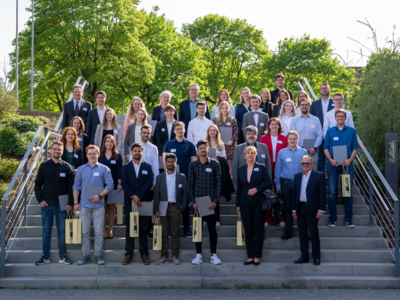 Gruppenfoto der Hofer Stipendiaten und Azubis