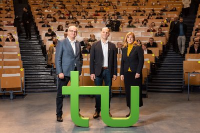 TU-Rektor Prof. Manfred Bayer, Prof. Dr. Dr. h.c. Benjamin List, Evi Hoch (Wilo-Foundation)